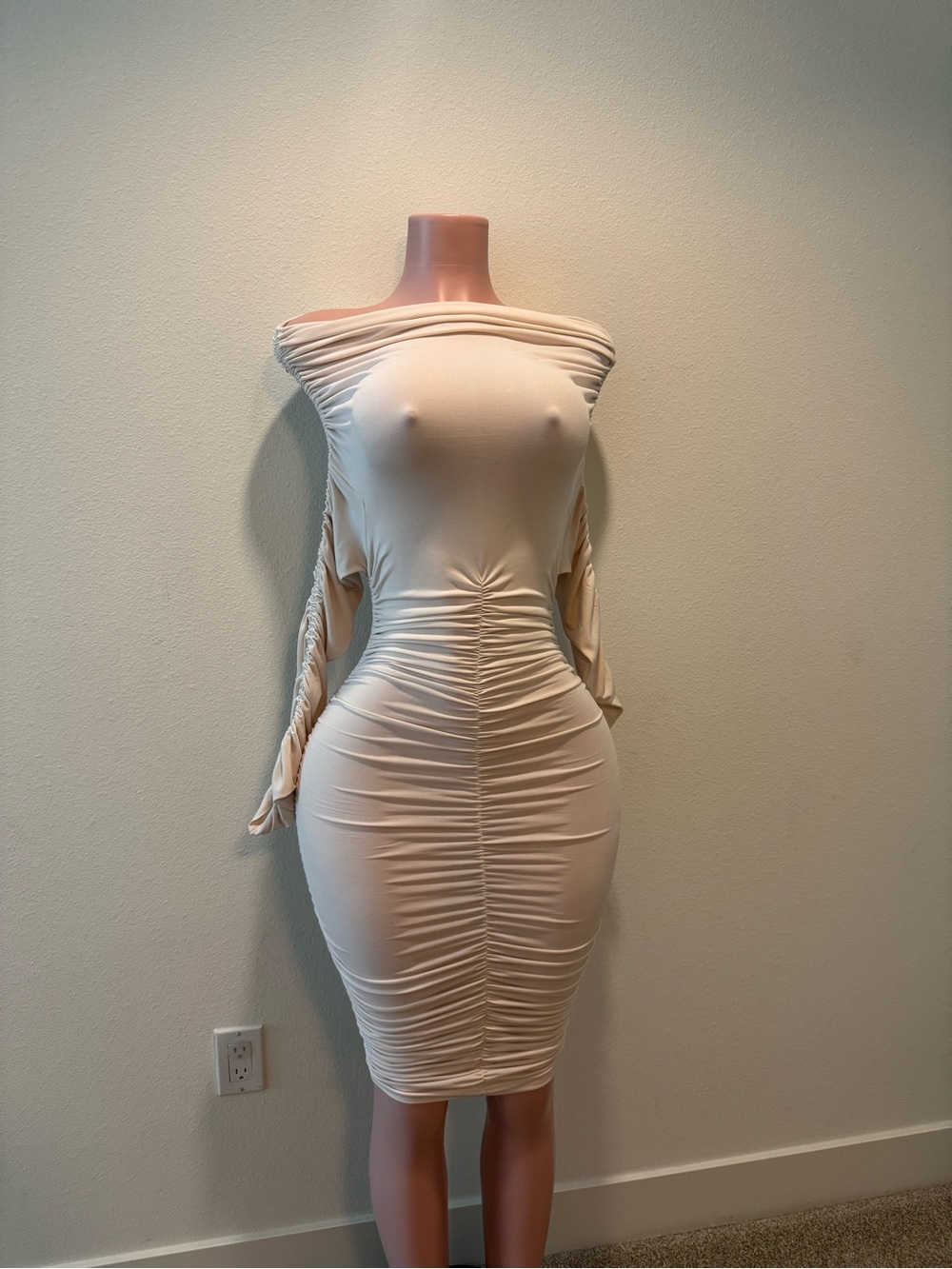 Off-Shoulder Ruched Midi Dress - Picture 2 of 5